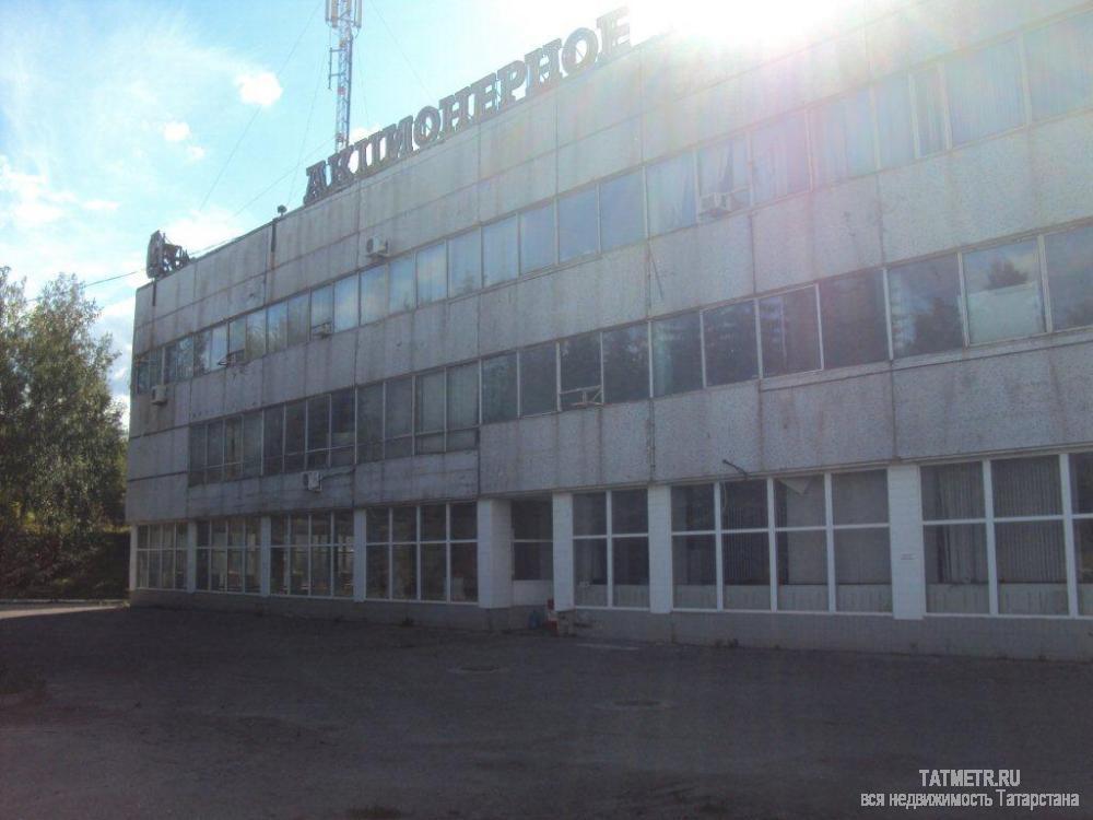 Коммерческая / Продажа / Офисы, Казань, Автосервисная улица, 50 000 000 Комплекс зданий свободного назначения представляет собой 3 этажное здание. На первом этаже расположены... - 2