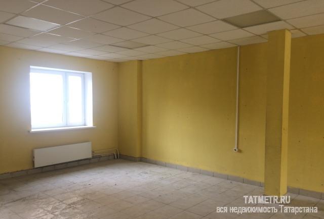 Коммерческая / Аренда / Офисы, Казань, Максимова улица, 60 000 Сдается торговое помещение (под любое назначение). Общая площадь помещения 225 кв.м., есть возможность снять половину...