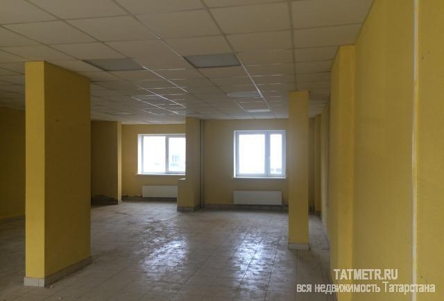 Коммерческая / Аренда / Офисы, Казань, Максимова улица, 60 000 Сдается торговое помещение (под любое назначение). Общая площадь помещения 225 кв.м., есть возможность снять половину... - 1