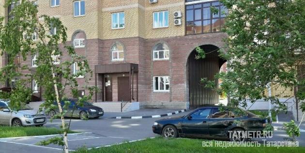 Коммерческая / Аренда / Офисы, Казань, Баки Урманче улица, 60 000 Помещение находится на 1 этаже первой линии в новом 630 квартирном жилом доме около проходной арки. Во дворе... - 11