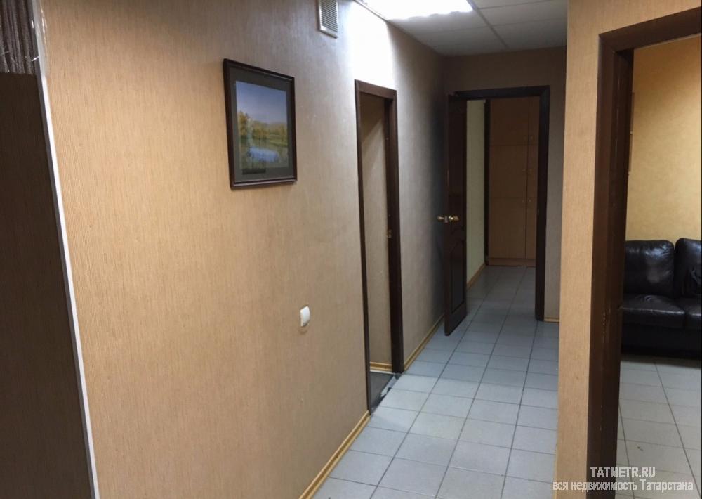 Коммерческая / Аренда / Офисы, Казань, Абсалямова улица, 60 000 Коммерческая недвижимость под офис, салон, магазин, хостел. Имеется ремонт и офисная мебель. 5 мин от метро , магазин... - 2