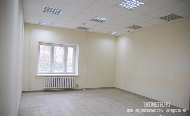 Коммерческая / Аренда / Офисы, Казань, Чистопольская улица, 61 200 Чистопольская д.75. Сдается помещение на 1-этаже дома. Первая линия. Напротив Дворца водных видов спорта и одной из...
