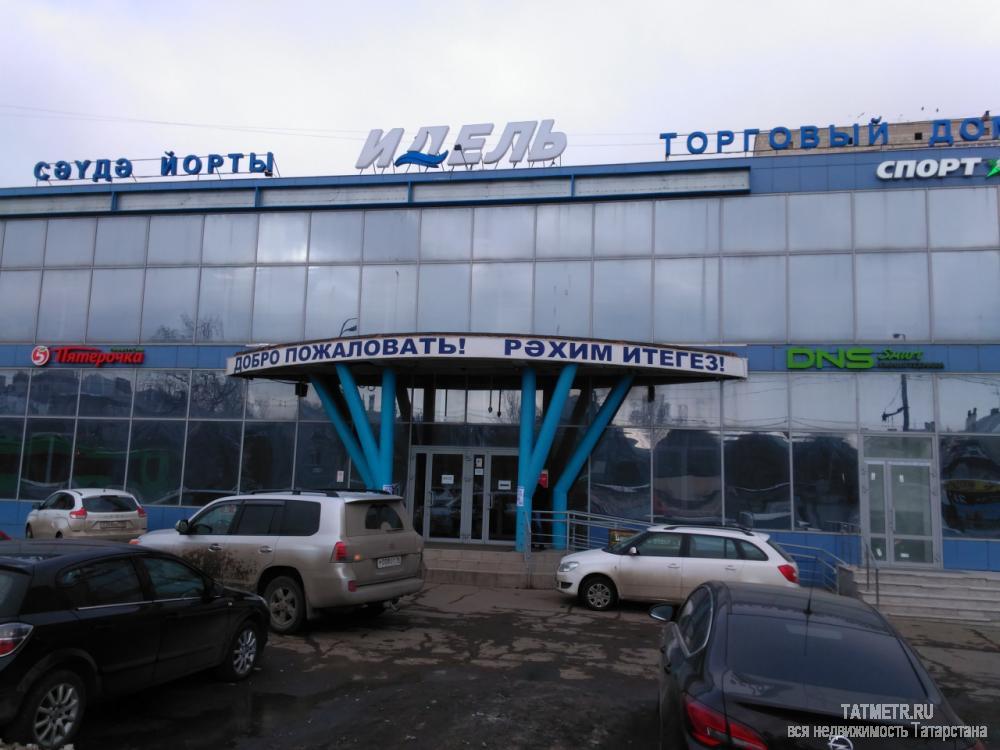 Коммерческая / Аренда / Торговые помещения, Казань, Фрунзе улица, 260 000 Сдается в аренду торговая (или другого назначения) площадь расположенная на 2-ом этаже 3-х этажного ТК Идель,...
