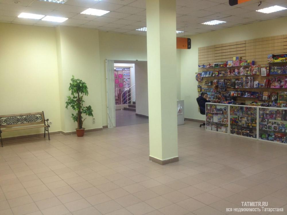 Коммерческая / Аренда / Торговые помещения, Казань, Бурхана Шахиди улица, 24 000 Сдается 30кв. торговой площади на 2м этаже ТЦ Модная Семья. Выгодное расположение напротив лестничной площадки, так... - 1