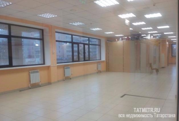 Коммерческая / Аренда / Торговые помещения, Казань, Максимова улица, 88 000 Предлагаем в аренду торговые помещения от 10 до 100 кв.м. на 2 этаже. ТЦ «Восторг» — это новый уютный, светлый...