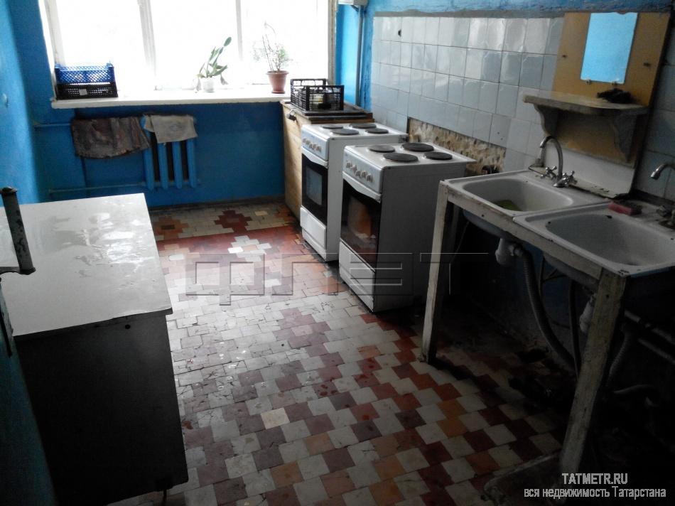 Продажа / Комнаты, Зеленодольск, Комсомольская улица, 495 000 Зеленодольск, город, ул. Комсомольская д.5. Очень теплая комната в общежитии на среднем этаже в самом центре города.... - 2