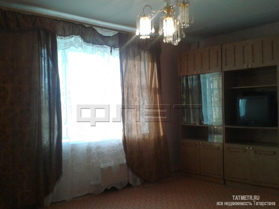 Продажа / Квартиры, Зеленодольск, Комарова улица, 2 350 000 г. Зеленодольск, р-н Мирный, ул. Комарова, д.22. Продается просторная и светлая 3-комнатная «ленинградка» в кирпичном... - 2