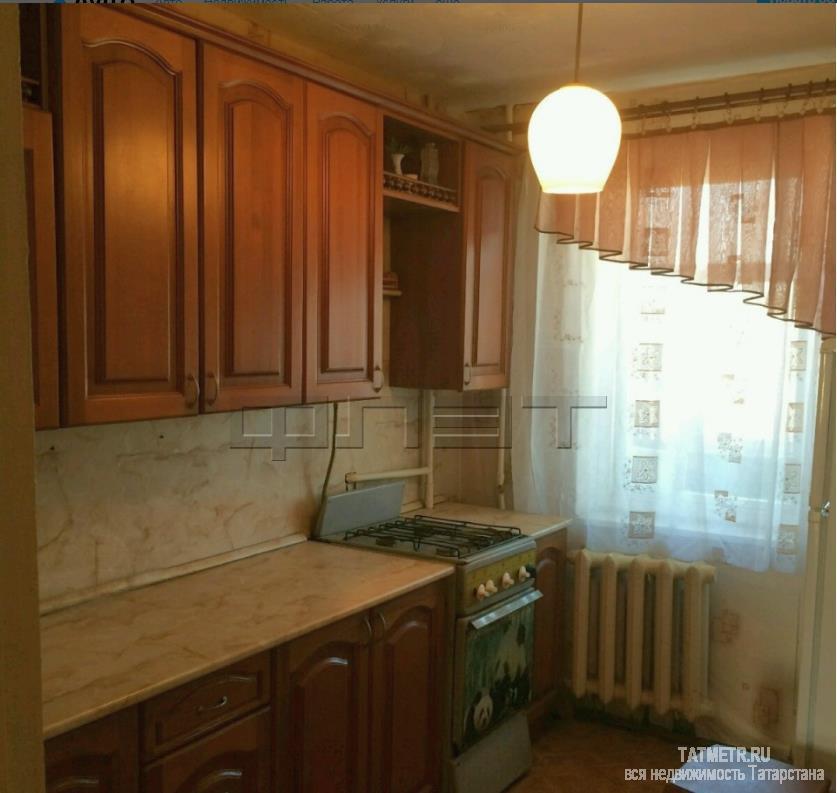 Продажа / Квартиры, Волжск, Лесозаводская улица, 1 500 000 г. Волжск, р-н Заря, ул. Лесозаводская, д.7. Светлая и теплая 3-комнатная «ленинградка» на среднем 2-м этаже. Комнаты...