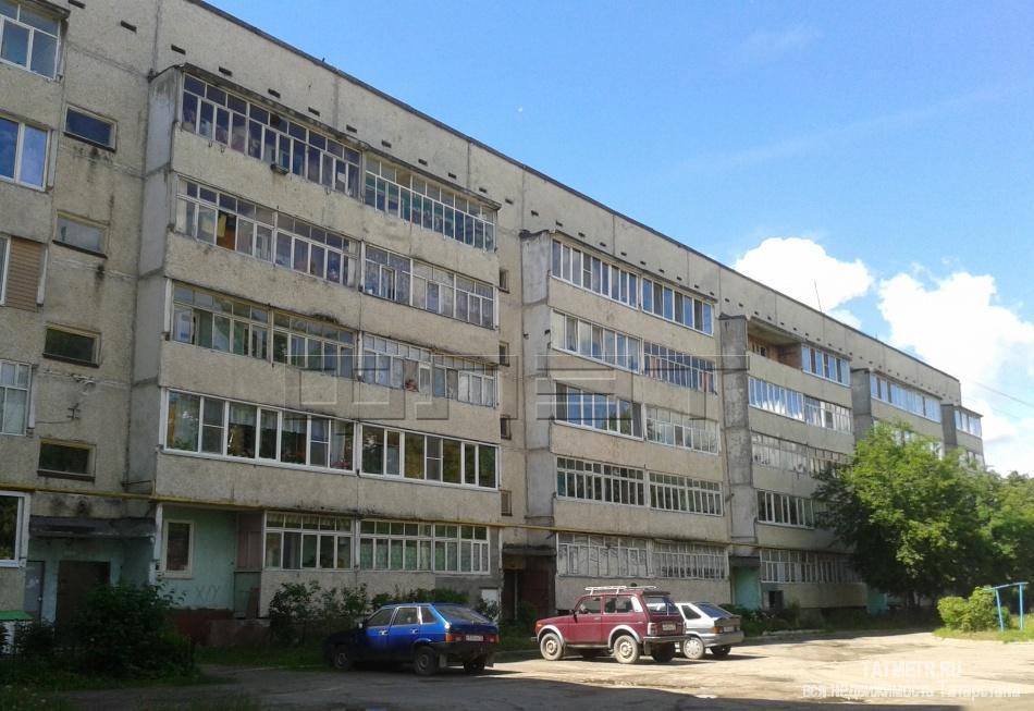 Продажа / Квартиры, Волжск, Лесозаводская улица, 1 500 000 г. Волжск, р-н Заря, ул. Лесозаводская, д.7. Светлая и теплая 3-комнатная «ленинградка» на среднем 2-м этаже. Комнаты... - 6
