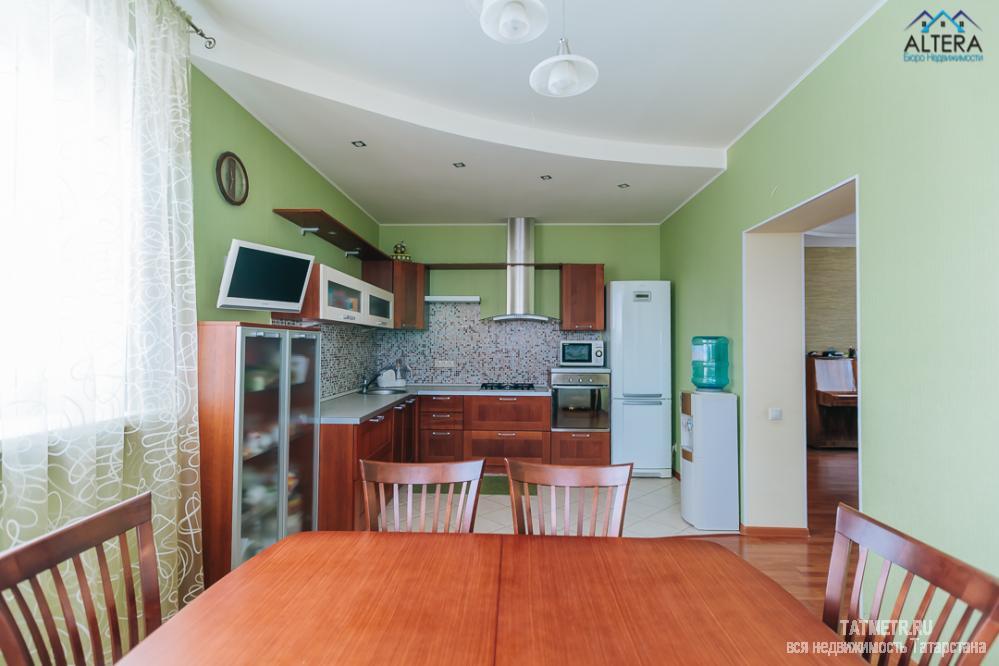Продажа / Дома и коттеджи, Казань, Зирекле улица, 16 500 000 В известном поселке Советского района Царицынский Бугор продается прекрасныц кирпичный коттедж 270 кв.м на 10 сотках... - 2