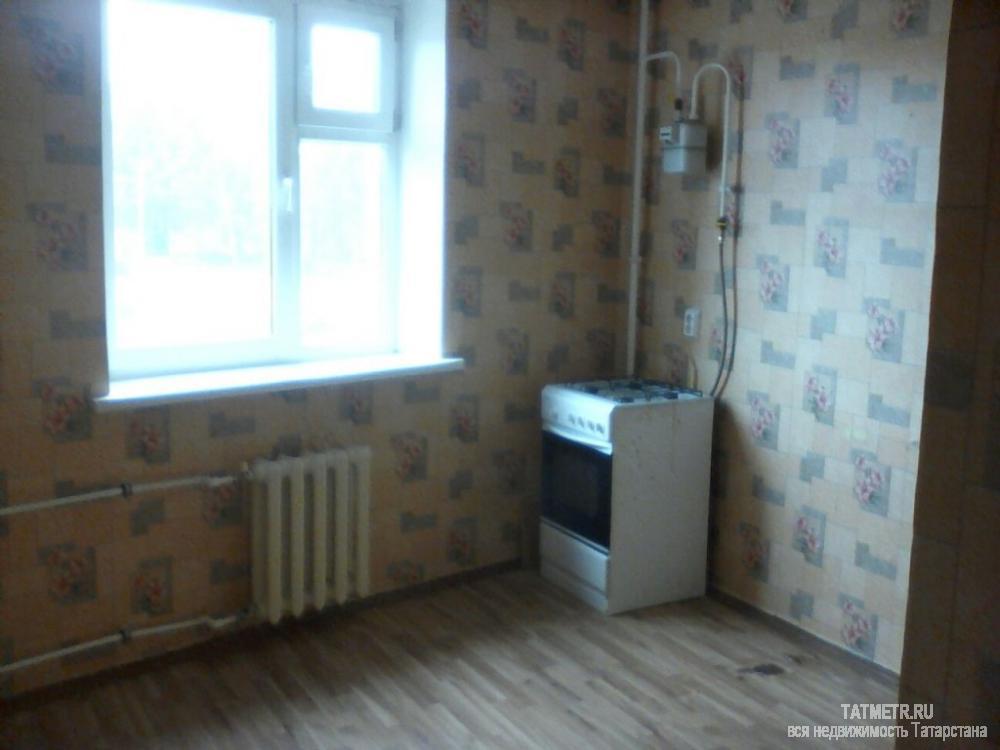 Аренда / Квартиры, Зеленодольск, Королева улица, 10 000 Сдается отличная квартира в городе Зеленодольск. С хорошим ремонтом. Просторные светлые комнаты, на окнах пластиковые... - 2