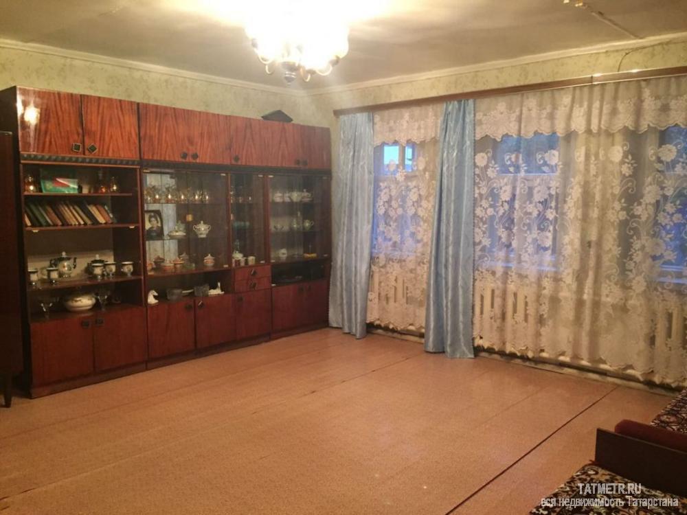 Продажа / Дома и коттеджи, Васильево, Комарова улица, 1 350 000 Отличный, крепкий дом в пгт. Васильево. В доме имеется : зал, две спальни и кухня. Отопление АГВ, свет, вода в доме....