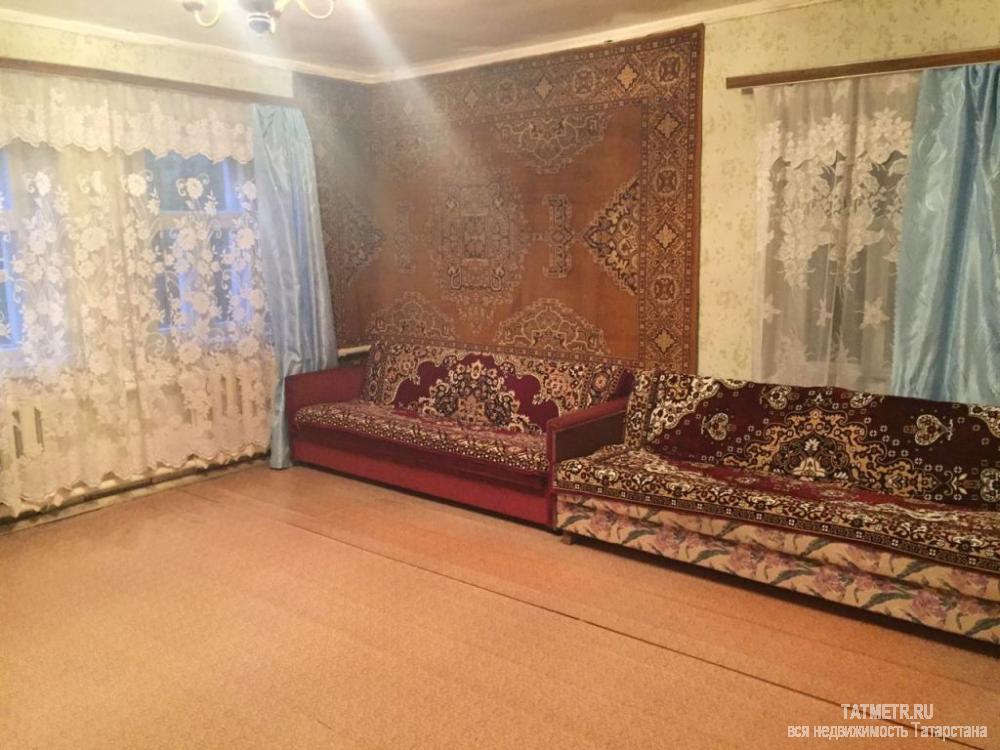 Продажа / Дома и коттеджи, Васильево, Комарова улица, 1 350 000 Отличный, крепкий дом в пгт. Васильево. В доме имеется : зал, две спальни и кухня. Отопление АГВ, свет, вода в доме.... - 1
