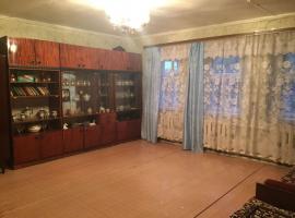 Отличный, крепкий дом в пгт. Васильево. В доме имеется : зал, две...
