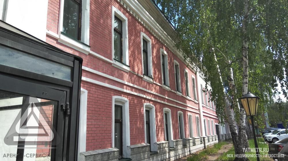 Коммерческая / Аренда / Офисы, Казань, Адмиралтейская улица, 14 450 Сдается помещение в БЦ Адмиралтейский. Общей площадью 28,9 кв.м. Большая парковка Тихий район Возможность ремонта... - 1
