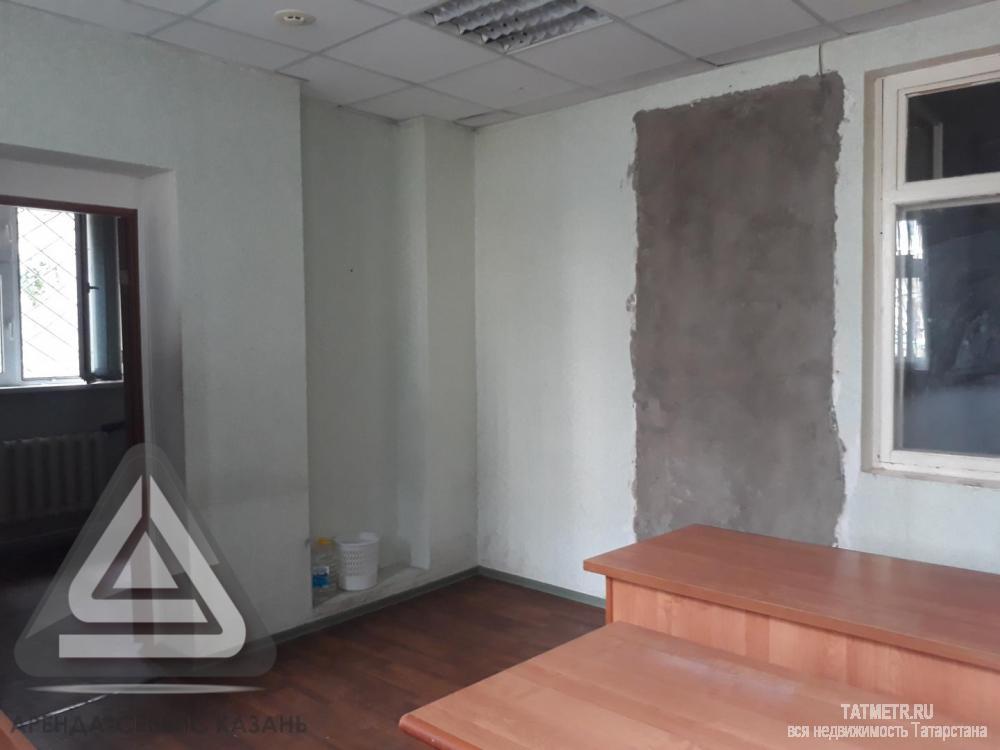 Коммерческая / Аренда / Офисы, Казань, Гастелло улица, 38 080 Предлагается в аренду помещение свободного назначения. 1 этаж. Отдельный вход. Есть пожарный выход. Доступ в... - 4