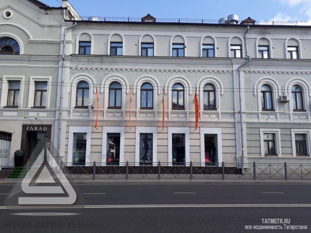 Коммерческая / Аренда / Офисы, Казань, Московская улица, 17 340 Сдается в аренду офис на 2 этаже в отдельно стоящем здании. Здание на первой линии ул. Московской, напротив ЦУМа....