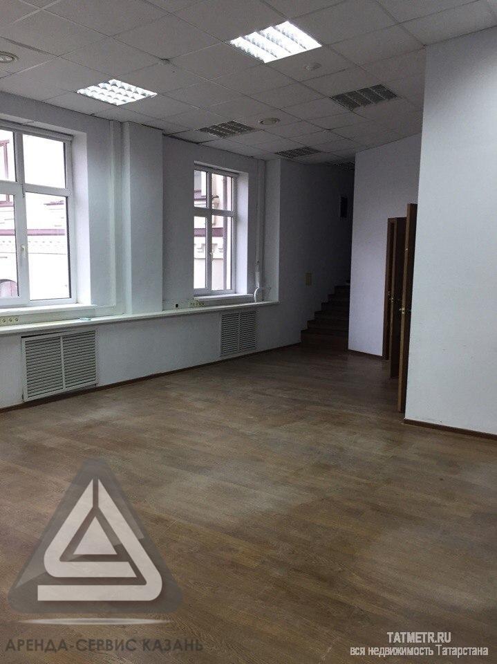 Коммерческая / Аренда / Офисы, Казань, Петербургская улица, 62 700 В центре города Казани, сдается офисное помещение 114 кв. м. Первая линия. Хорошая отделка. Идеально подходит под... - 3