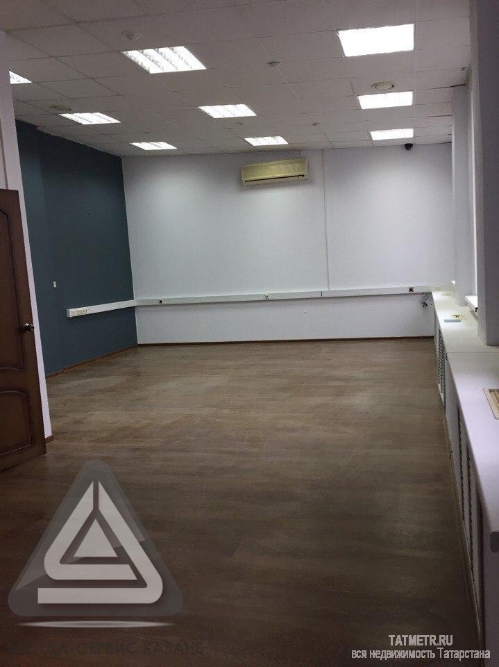 Коммерческая / Аренда / Офисы, Казань, Петербургская улица, 62 700 В центре города Казани, сдается офисное помещение 114 кв. м. Первая линия. Хорошая отделка. Идеально подходит под... - 4
