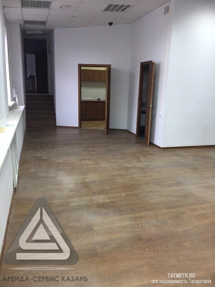 Коммерческая / Аренда / Офисы, Казань, Петербургская улица, 62 700 В центре города Казани, сдается офисное помещение 114 кв. м. Первая линия. Хорошая отделка. Идеально подходит под... - 5
