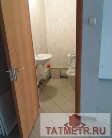 Коммерческая / Аренда / Офисы, Казань, Горьковское шоссе, 36 000 Высокий трафик, есть парковка. 600 руб. за м². Неплохой ремонт, довольно светлое помещение, имеется свой с\у ,... - 2