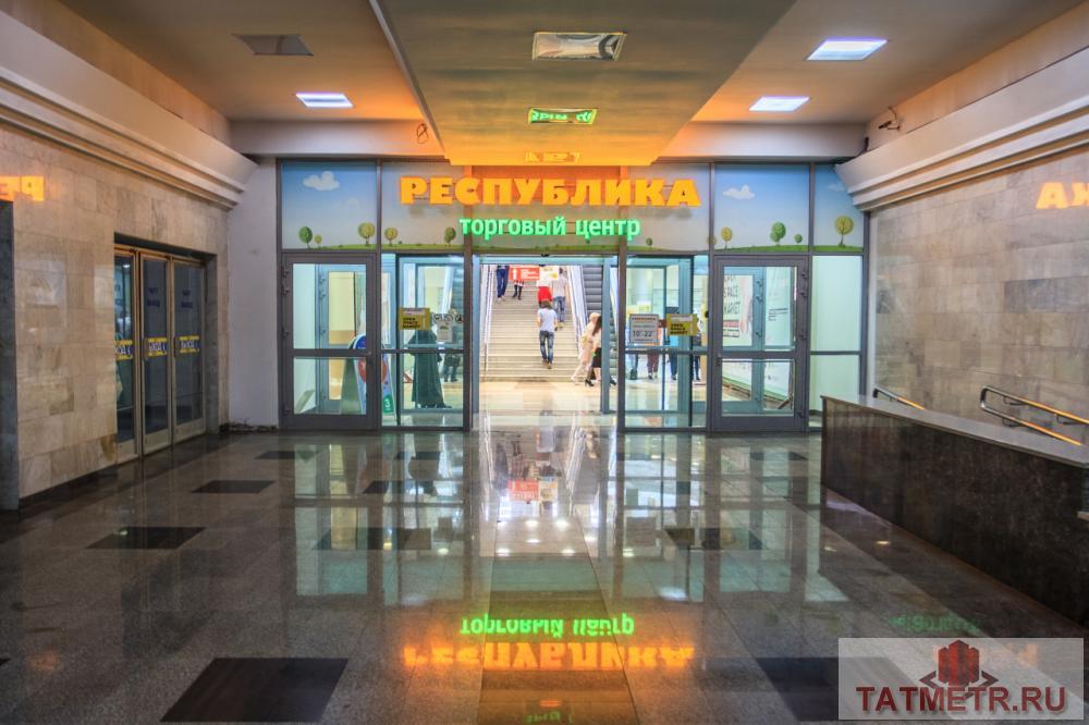 Коммерческая / Продажа / Торговые помещения, Казань, Петербургская улица, 2 369 000 Продаётся площадь 10.3 кв.м. в торговом центре 'Республика' с готовым арендным бизнесом якорный арендатор (... - 1