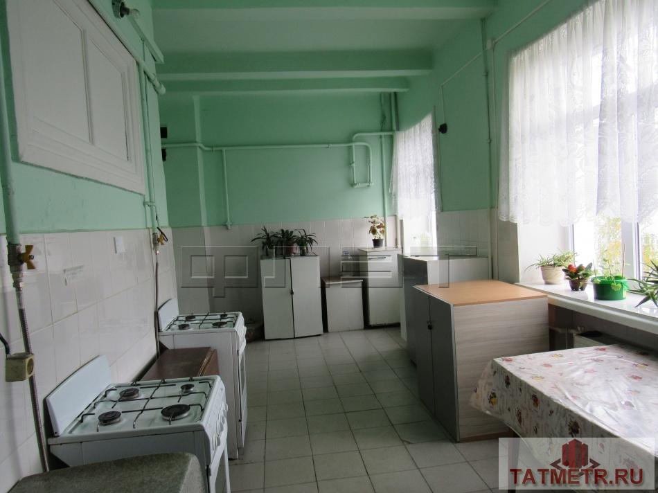 Продажа / Комнаты, Казань, Назарбаева улица, 1 200 000 Просторная комнатная с балконом 21,7 кв.м. на 4-м этаже 5-ти этажного дома по адресу ул. Эсперанто, д.35, корп.1 с... - 3