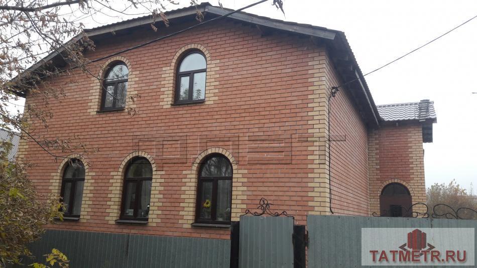 Продажа / Дома и коттеджи, Казань, Азина улица (Киндери), 5 700 000 Продается коттедж кирпичный 2-х этажный. Первый этаж кухня 14 кв.м., большой зал 37 кв.м., спальня. На втором этаже...