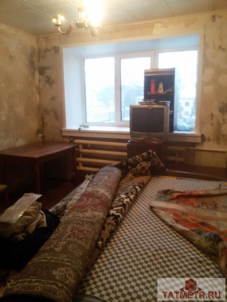 Аренда / Комнаты, Зеленодольск, Комсомольская улица, 5 000 Сдается хорошая комната в г. Зеленодольск. Комната светлая, уютная. Есть холодильник, телевизор, кровать, обеденный...