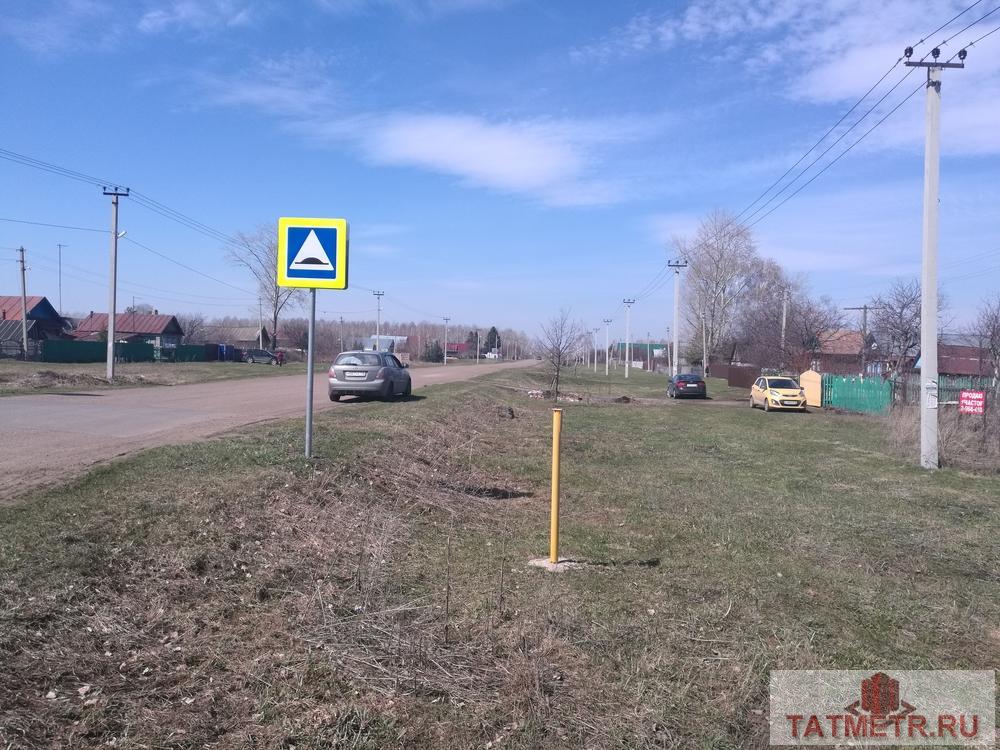 Рождественно. Угловой участок, рядом со школой по центральной дороге, есть возможность размежевать. Отличное... - 4