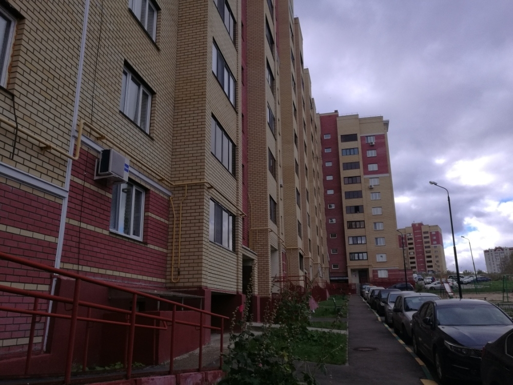 Чиста продажа! Квартира в тихом месте рядом с Изумрудном городом.  Основные преимущества квартиры:  1. Возможно... - 1