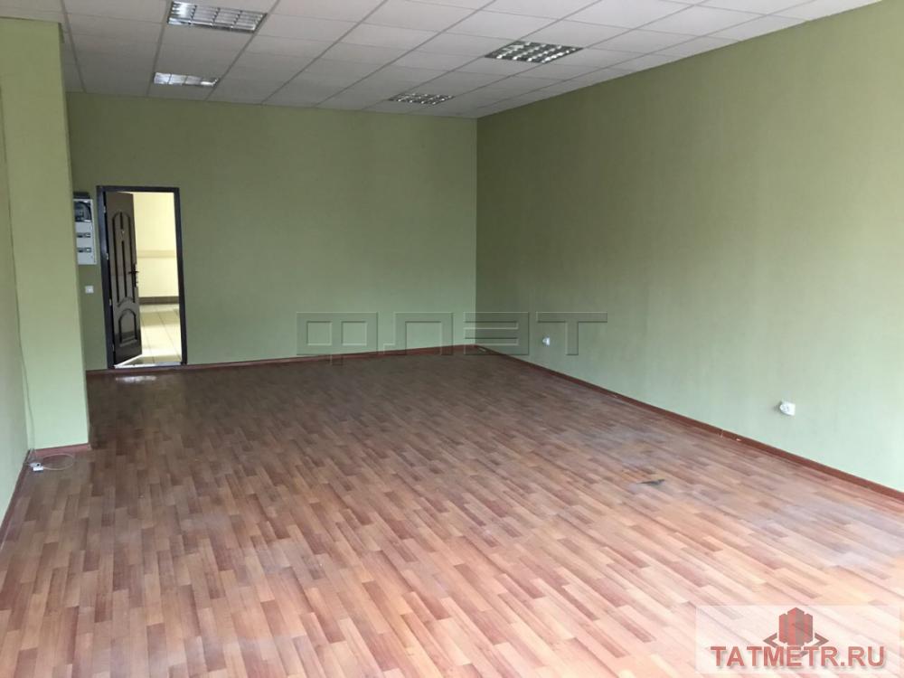 Коммерческая / Аренда / Офисы, Казань, Дзержинского улица, 37 000 ! Без комиссии! В центре Казани в Вахитовском районе по ул. Дзержинского 5, на первой линии, на первом этаже , на... - 1