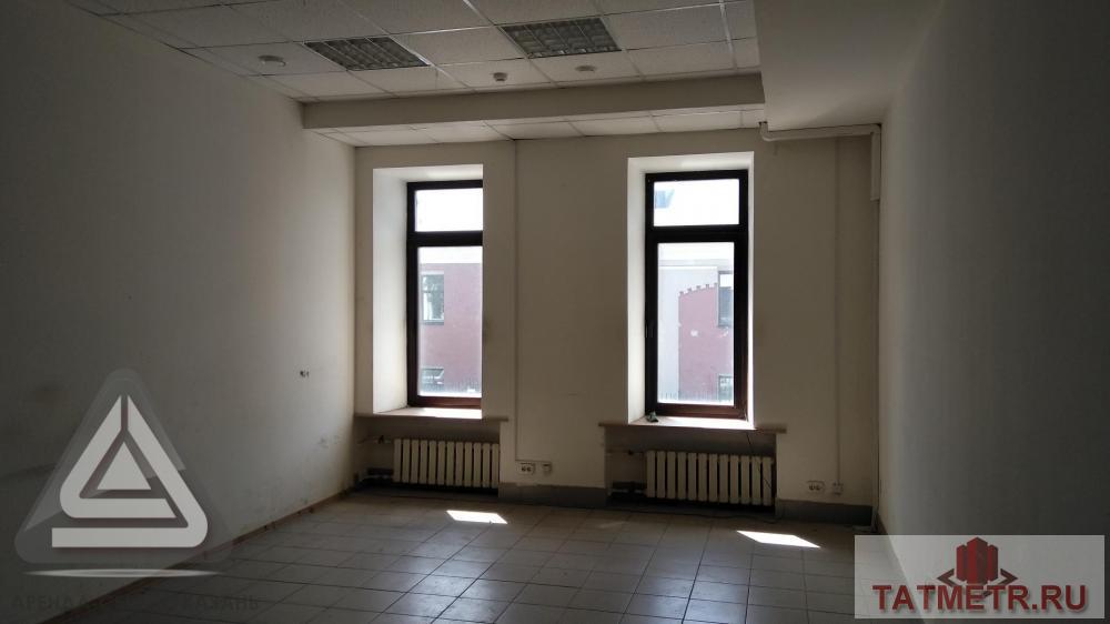 Коммерческая / Аренда / Офисы, Казань, Адмиралтейская улица, 7 800 Сдается помещение в БЦ Адмиралтейский. Общей площадью 15.6 кв.м. Большая парковка Тихий район Возможность ремонта...