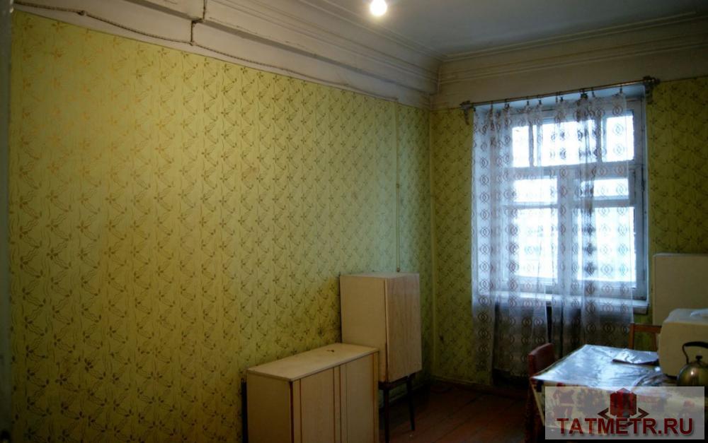 Продажа / Комнаты, Казань, Ленинградская улица, 900 000 Комната 28 кв. м. по выгодной цене! Дом расположен в уютном обжитом районе, в близости детских садов, школ,...
