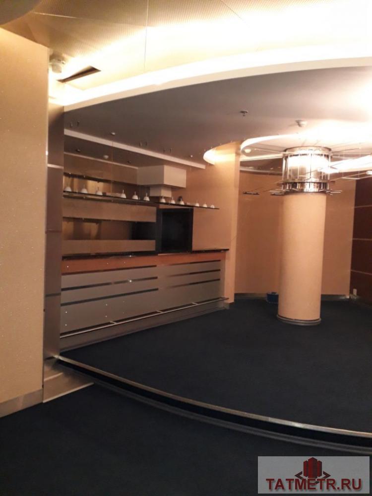 Коммерческая / Аренда / Офисы, Казань, Московская улица, 180 000 Сдаем в долгосрочную аренду помещения по адресу: Московская д.3, КРК 'Пирамида' . Общая площадь 300 кв.м. Полностью... - 1