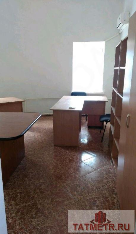 Коммерческая / Аренда / Офисы, Казань, Мусина улица, 25 000 Сдается офисное помещение с мебелью 60 кв.метров 3 комнаты и сан.узел на 6 этаже, вдоль проспекта Ямашева в круглом... - 1