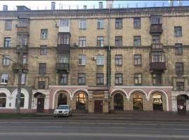 Предлагается в аренду помещение свободного назначения, на первой...