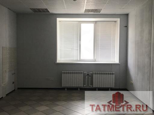 Сдам офис 53.5 м², отдельный вход, пультовая охрана, большие окна, 2 с/у  700₽+к/у  До метро Кремлевская 800 метров... - 3