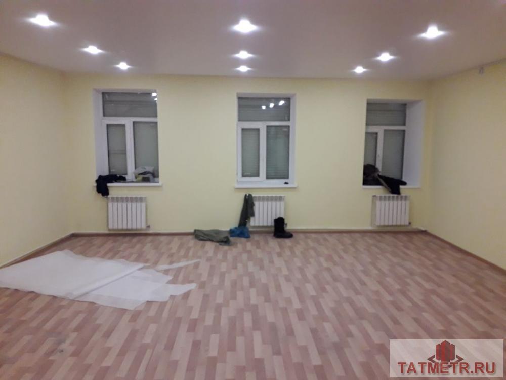 Коммерческая / Аренда / Офисы, Казань, Габдуллы Тукая улица, 330 000 Огороженная территория, шлагбаум, парковка более 45 машино мест. Хорошее место в центре города, здание типа: особняк.... - 2