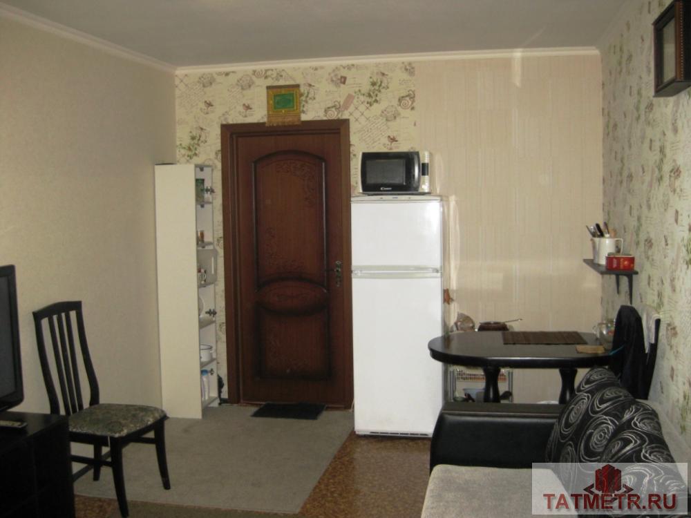 Продажа / Комнаты, Казань, Чишмяле улица, 1 090 000 Продается комната с добротным ремонтом и балконом в достойной 4к-квартире на 2/10 этаже панельного дома 1992г... - 1