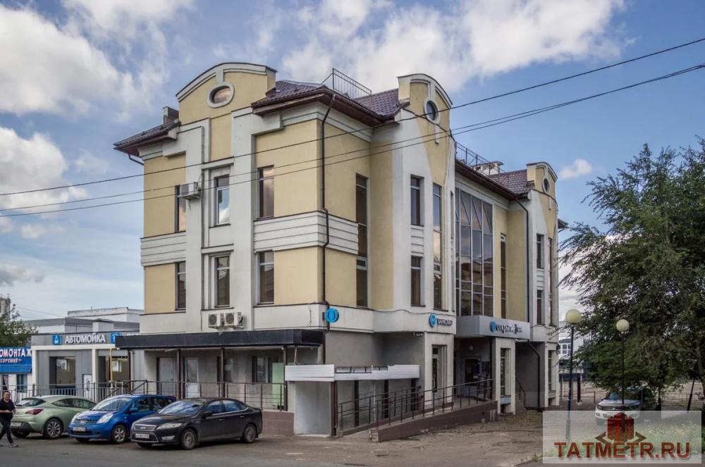 Коммерческая / Аренда / Офисы, Казань, Московская улица, 210 000 Предлагаем в аренду офисные помещения. В отдельно стоящем современном здании. Первая линия домов. Высокий пешеходный...