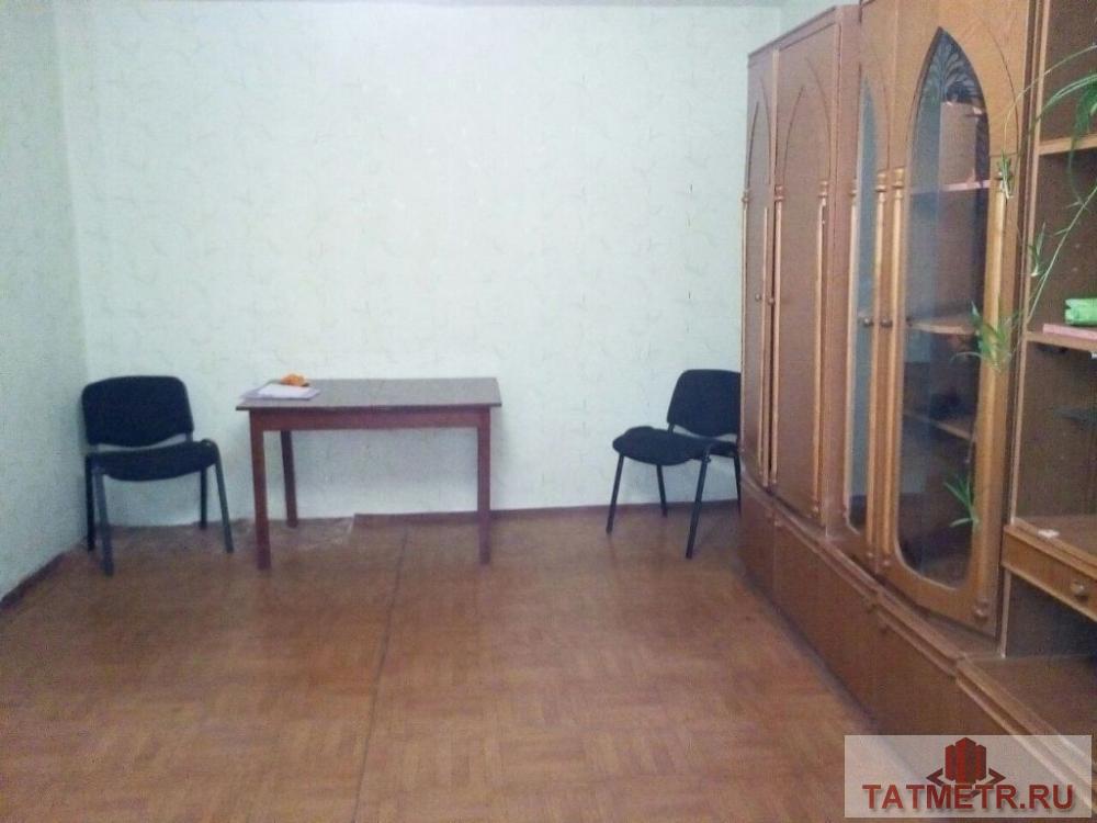 Продажа / Квартиры, Зеленодольск, Тукая улица, 1 150 000 Отличный двухкомнатный блок в городе Зеленодольск. Окна пластиковые, железная входная дверь. Необходимая... - 1