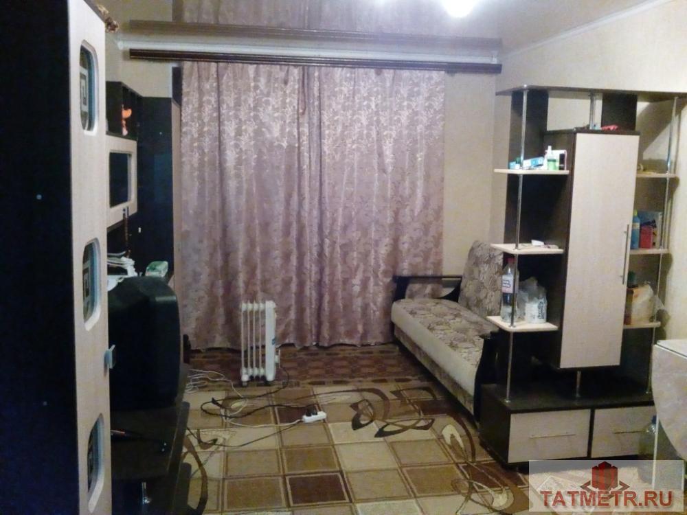 Продажа / Комнаты, Зеленодольск, Комсомольская улица, 580 000 Отличная комната в центре г. Зеленодольск. Комната светлая, тёплая, в хорошем состоянии; окно - стеклопакет, на полу...