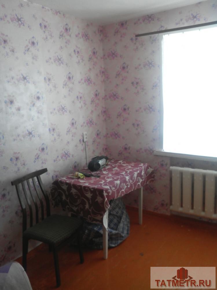 Аренда / Комнаты, Зеленодольск, Паратская улица, 5 500 Сдаётся отличная гостинка в г. Зеленодольск. В комнате есть телевизор, кухонный стол, стул, холодильник,...