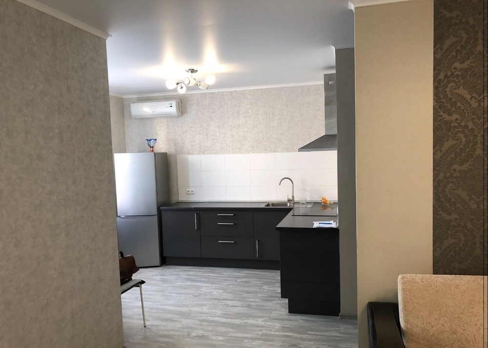 Продажа / Квартиры, Казань, Амирхана Еники улица, 4 180 000 Продается 1-комнатная квартира с евро ремонтом! Дом монолитный! Находится в непосредственной близости от улицы... - 1
