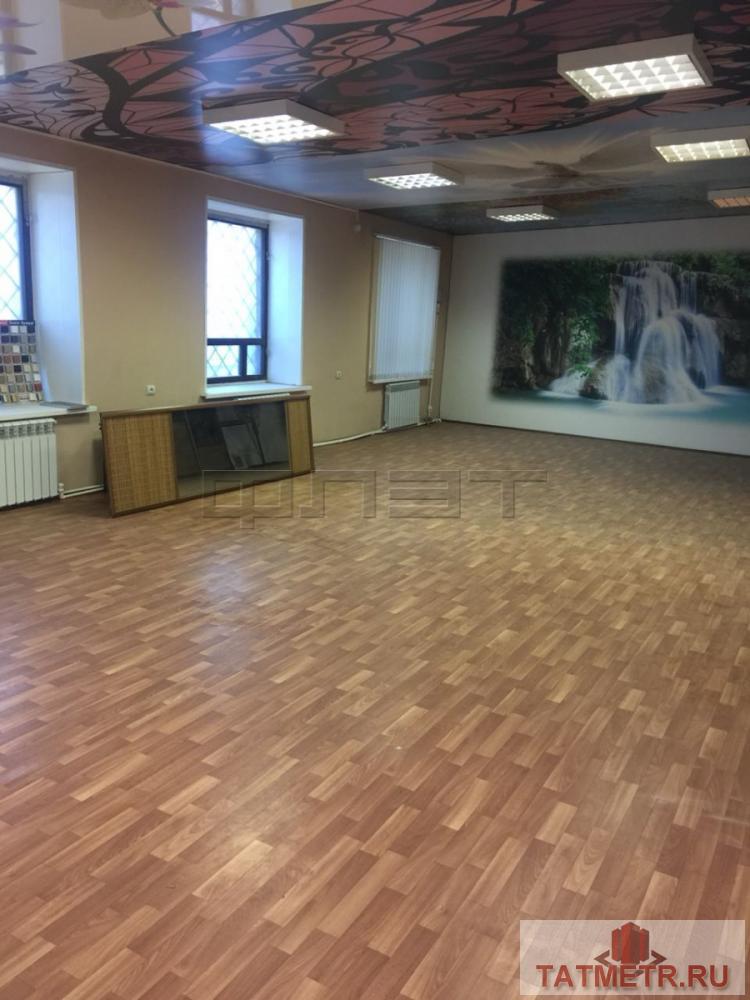 Коммерческая / Аренда / Офисы, Казань, Родины улица, 15 000 Сдается ПОмещение, база на 1-й линии 3 минуты езды до центра города. Есть Мини-офисы, внутри помещения на 2 этаже,и... - 1