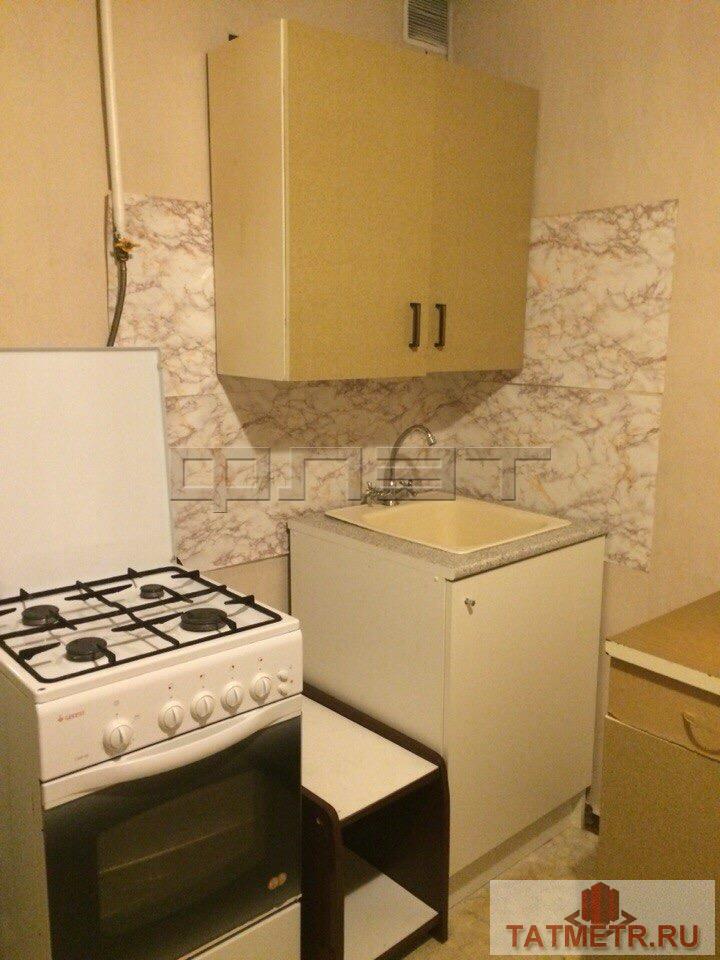 Ново-Савиновский район, Октябрьская 32. Квартира находится на 1 этаже 5 этажного кирпичного дома. Санузел в кафеле,... - 3