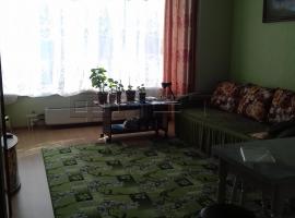 Зеленодольский район, пос. Васильево. В самом центре, на...