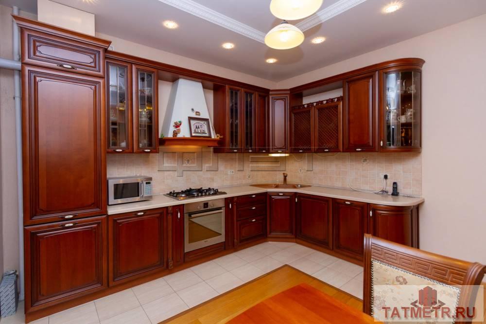 Продажа / Квартиры, Казань, Сулеймановой улица, 10 500 000 ПРОДАЕТСЯ: Шикарная 3-х комнатная квартира на 3/5 этажного кирпичного дома, дом 2003 года постройки. Планировка:...
