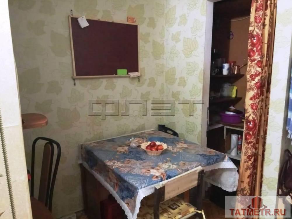 Продажа / Комнаты, Казань, Октябрьская улица, 900 000 В Ново-Савиновском районе, по ул.Октябрьская, д.1 продается хорошая светлая большая комната в кирпичном доме. Комната... - 1